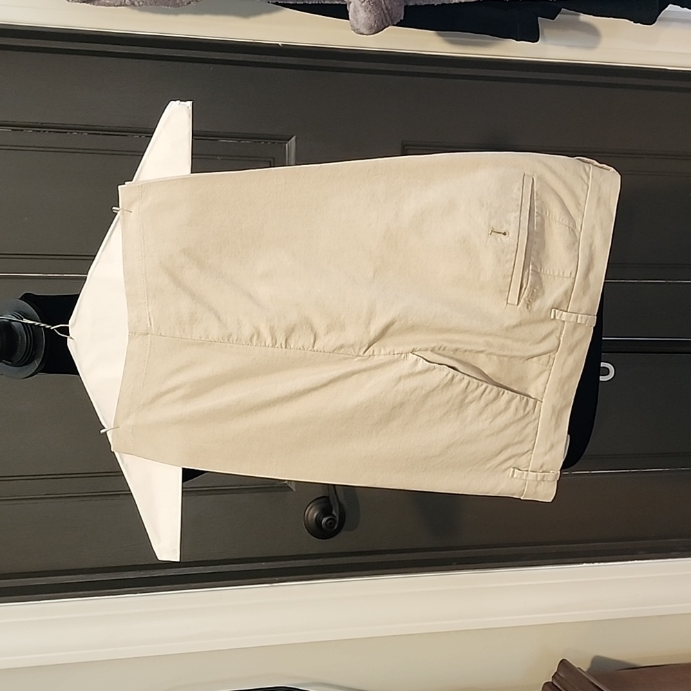 Izod men's shorts. 100% cotton. Great condition.  Comfortable. Size 33